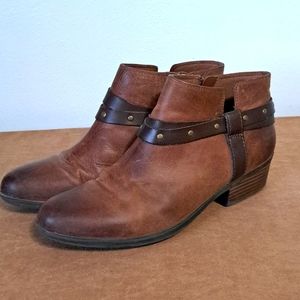 Clarks Brown Leather Ankle Boot size 10 distressed